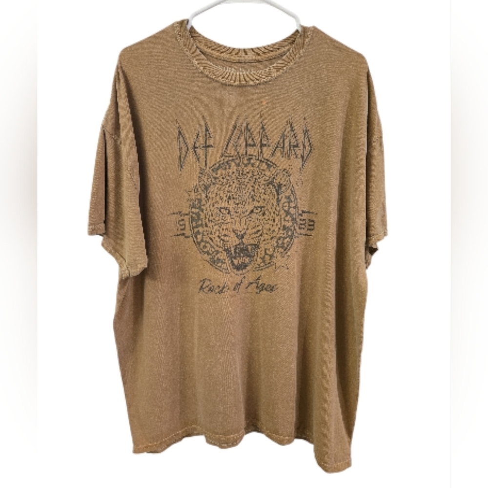 DEF LEPPARD " ROCK OF AGES" GRAPHIC BAND T-SHIRT. SIZE X-LARGE. THE VINYL ICONS.